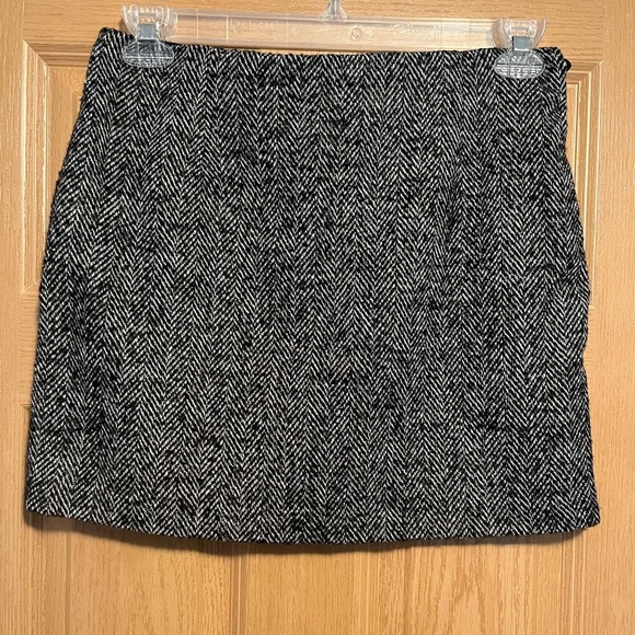 H&M Women’s Black and White Tweed Mini Skirt - Picture 1 of 9